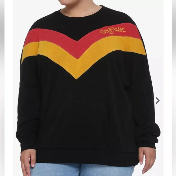 Hot Topic Harry Potter Chevron Gryffindor Black Sweatshirt. Size Medium. NWT. - Picture 1 of 15